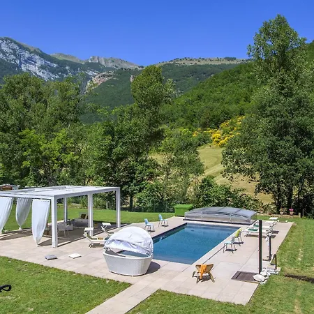 Casalino Galassi 4&2, Emma Villa Sarnano